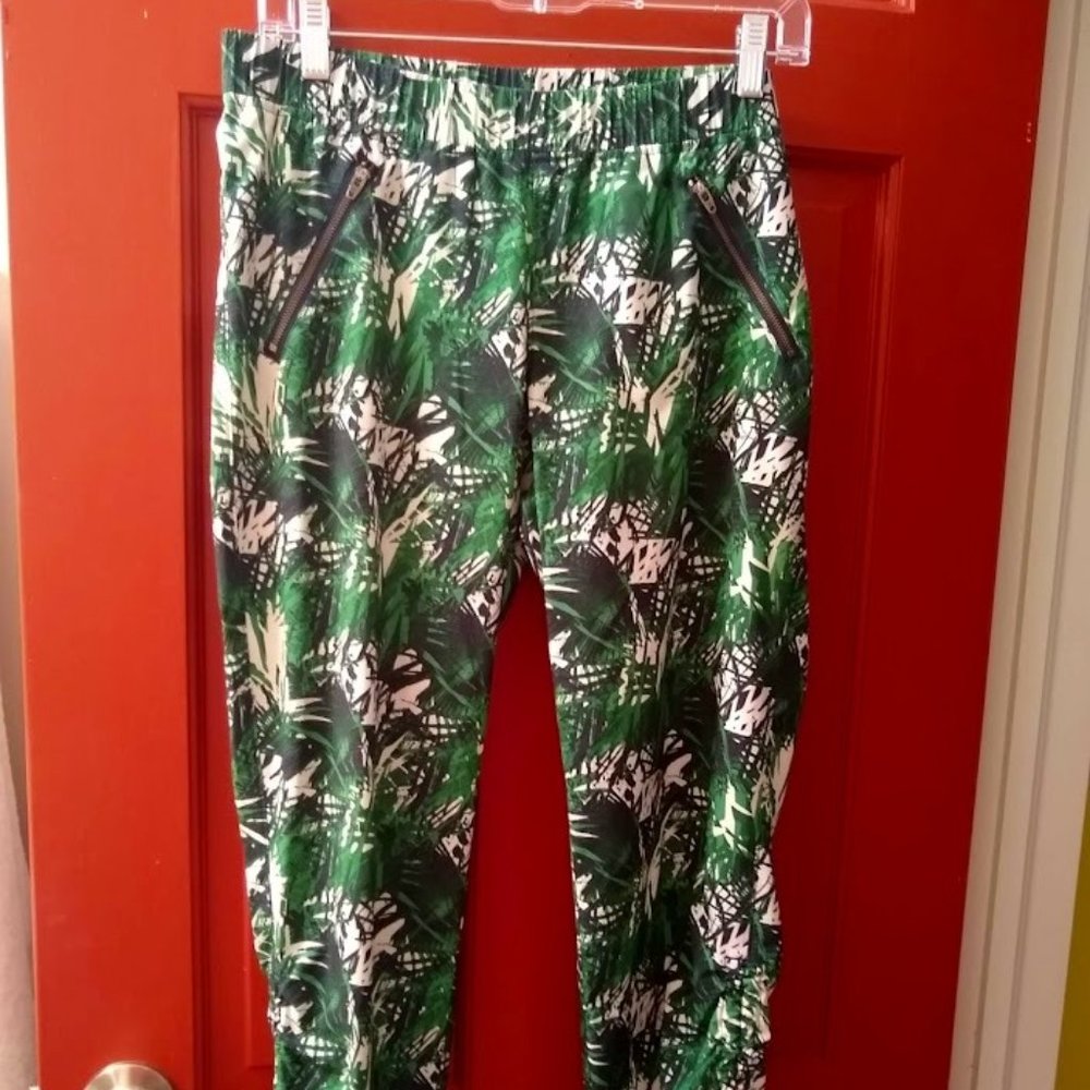 Athleta Aspire Palms Ankle Pant - Size 6